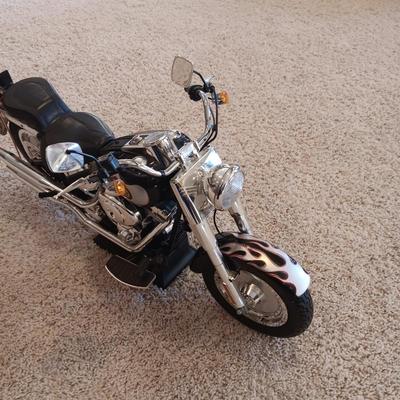 LARGE (27") HARLEY DAVIDSON REMOTE CONTROLLED TOY MOTORCYCLE BY NEW BRIGHT