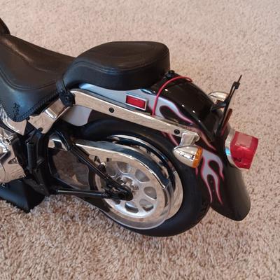 LARGE (27") HARLEY DAVIDSON REMOTE CONTROLLED TOY MOTORCYCLE BY NEW BRIGHT