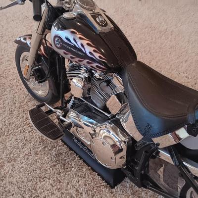 LARGE (27") HARLEY DAVIDSON REMOTE CONTROLLED TOY MOTORCYCLE BY NEW BRIGHT