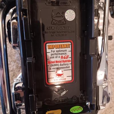 LARGE (27") HARLEY DAVIDSON REMOTE CONTROLLED TOY MOTORCYCLE BY NEW BRIGHT