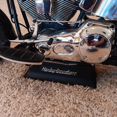 LARGE (27") HARLEY DAVIDSON REMOTE CONTROLLED TOY MOTORCYCLE BY NEW BRIGHT