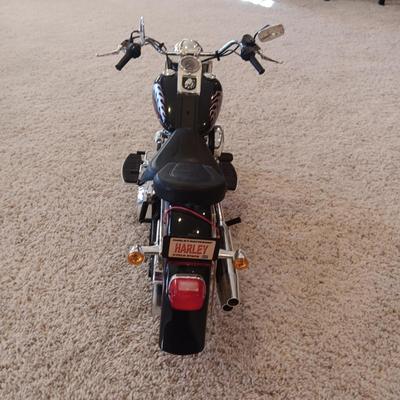 LARGE (27") HARLEY DAVIDSON REMOTE CONTROLLED TOY MOTORCYCLE BY NEW BRIGHT