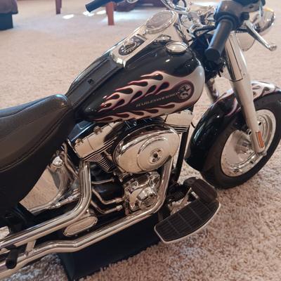LARGE (27") HARLEY DAVIDSON REMOTE CONTROLLED TOY MOTORCYCLE BY NEW BRIGHT
