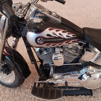 LARGE (27") HARLEY DAVIDSON REMOTE CONTROLLED TOY MOTORCYCLE BY NEW BRIGHT