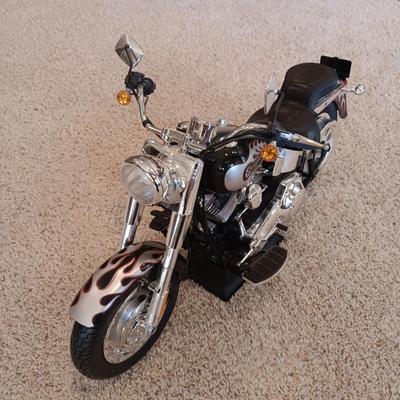 LARGE (27") HARLEY DAVIDSON REMOTE CONTROLLED TOY MOTORCYCLE BY NEW BRIGHT