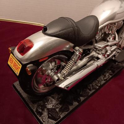 HARLEY DAVIDSON REMOTE CONTROLLED TOY MOTORCYCLE