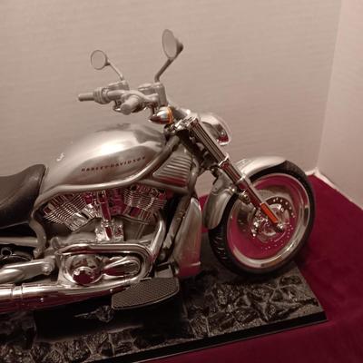 HARLEY DAVIDSON REMOTE CONTROLLED TOY MOTORCYCLE