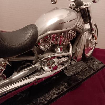 HARLEY DAVIDSON REMOTE CONTROLLED TOY MOTORCYCLE