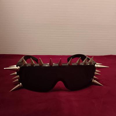 METAL SPIKED SUNGLASSES