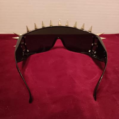 METAL SPIKED SUNGLASSES