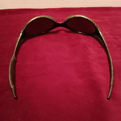 2 PAIRS OF SUNGLASSES