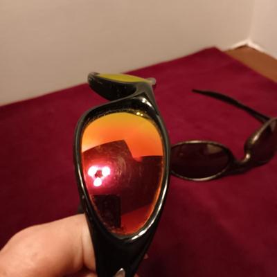 2 PAIRS OF SUNGLASSES