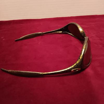 2 PAIRS OF SUNGLASSES