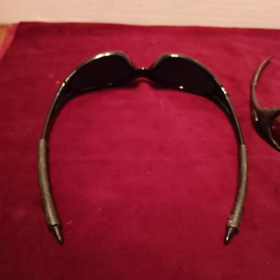 2 PAIRS OF SUNGLASSES