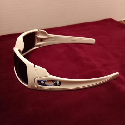 OAKLEY "BATWOLF" SUNGLASSES