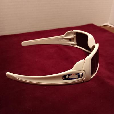 OAKLEY "BATWOLF" SUNGLASSES