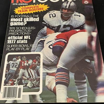 SPORTS PHOTOS, MAGAZINES AND TRADING CARD PROTECTORS