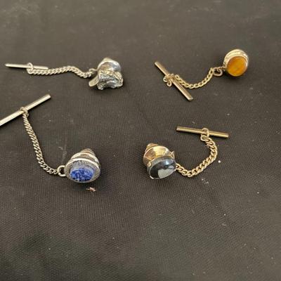 2 ZIPPO LIGHTERS, 4 TIE TACKS AND PEN/PENCIL SET