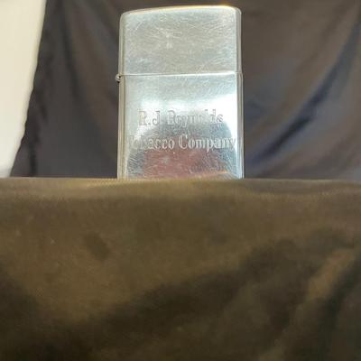 2 ZIPPO LIGHTERS, 4 TIE TACKS AND PEN/PENCIL SET