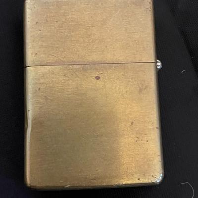 2 ZIPPO LIGHTERS, 4 TIE TACKS AND PEN/PENCIL SET