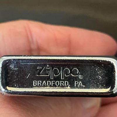 2 ZIPPO LIGHTERS, 4 TIE TACKS AND PEN/PENCIL SET