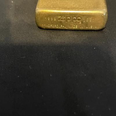 2 ZIPPO LIGHTERS, 4 TIE TACKS AND PEN/PENCIL SET