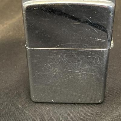 2 ZIPPO LIGHTERS, 4 TIE TACKS AND PEN/PENCIL SET