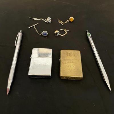 2 ZIPPO LIGHTERS, 4 TIE TACKS AND PEN/PENCIL SET
