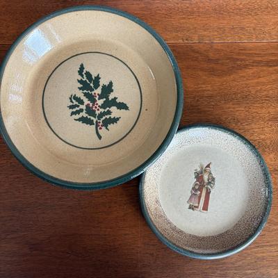 2 Christmas Monroe Salt Works Ceramic Plates (K-SF)