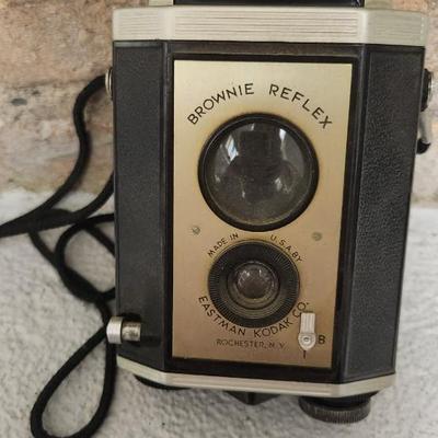 Sale Photo Thumbnail #311: Kodak Brownie Reflex. Fits medium flat rate box