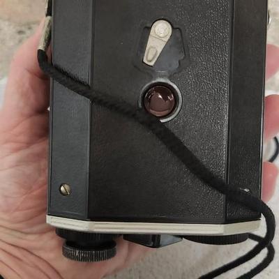 Sale Photo Thumbnail #313: Kodak Brownie Reflex. Fits medium flat rate box