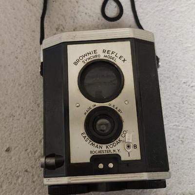 Sale Photo Thumbnail #326: Kodak Brownie Reflex Synchro in box. Fits medium flat rate box