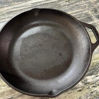 Lodge Cast Iron Frying Pan (K-BC)