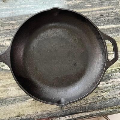 Lodge Cast Iron Frying Pan (K-BC)