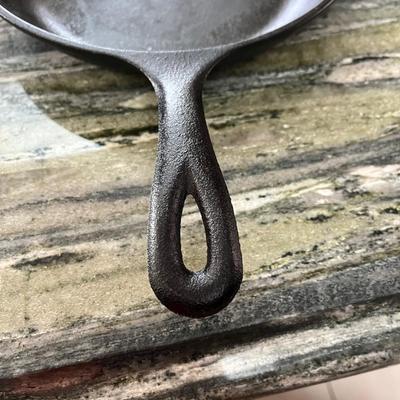 Lodge Cast Iron Frying Pan (K-BC)