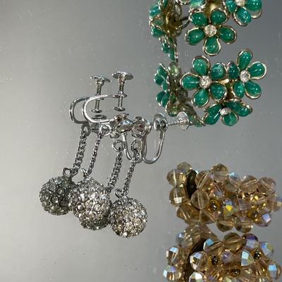 Vintage screwback earrings