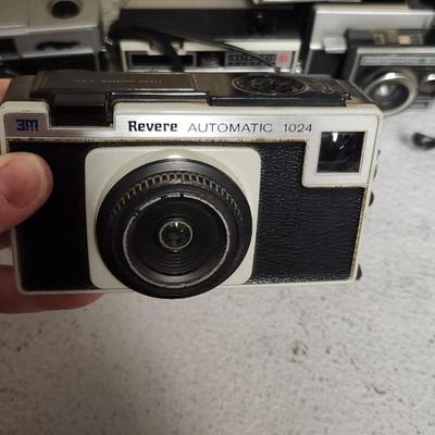 Sale Photo Thumbnail #463: Mixed lot of Instamatic type cameras. 8 total. Fits a medium flat rate box