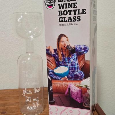 Lot 2: Wine Bottle Cup, Glass Clips, & Pool Cup Floatie