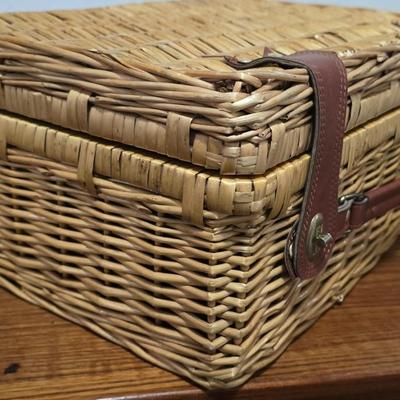 Lot 9: Picnic Basket
