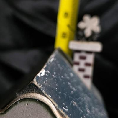 Wooden Snowy’s Inn Winter Cabin Décor – Hand-Crafted Snowman Lodge Scene