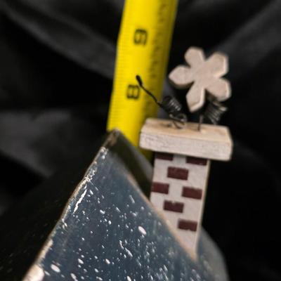 Wooden Snowy’s Inn Winter Cabin Décor – Hand-Crafted Snowman Lodge Scene