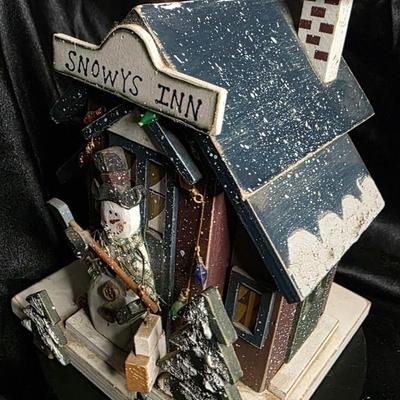 Wooden Snowy’s Inn Winter Cabin Décor – Hand-Crafted Snowman Lodge Scene
