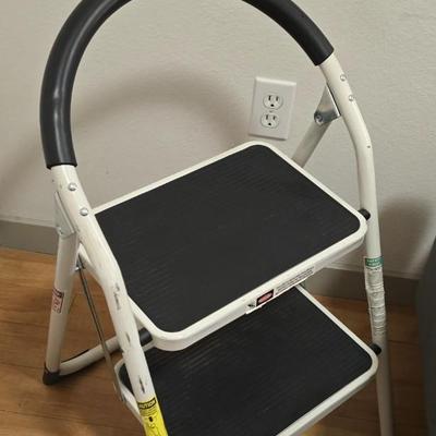 Lot 16: Metal 2 Step Stool