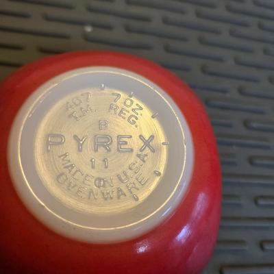 Sale Photo Thumbnail #11: Set of 2 Pyrex Red 407 square bowls, 7 oz each