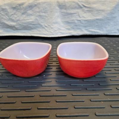 Sale Photo Thumbnail #9: Set of 2 Pyrex Red 407 square bowls, 7 oz each