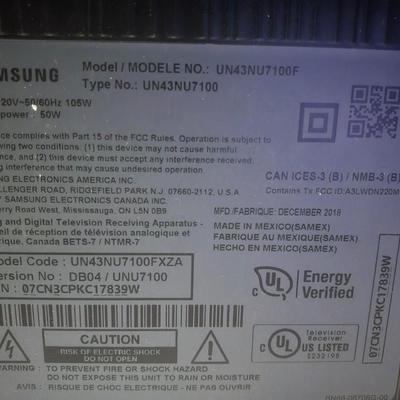 Lot 18: 43in Samsung TV and Wall Mount