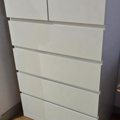 Lot 19: 6 Drawer Dresser