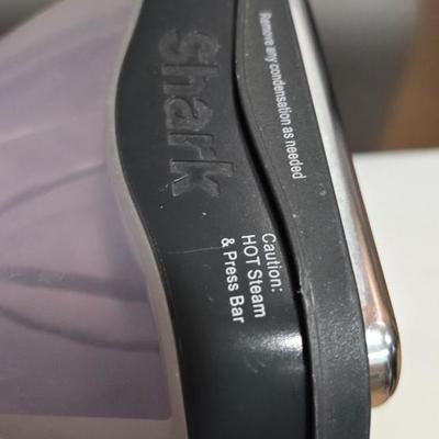Lot 21: Shark Handheld Steamer