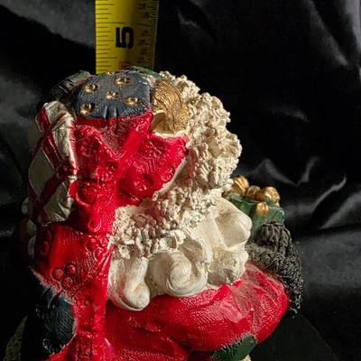 Vintage Patchwork Santa Figurine with Holiday Wreath – Festive Christmas Decor