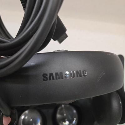 Lot 30: Samsung VR